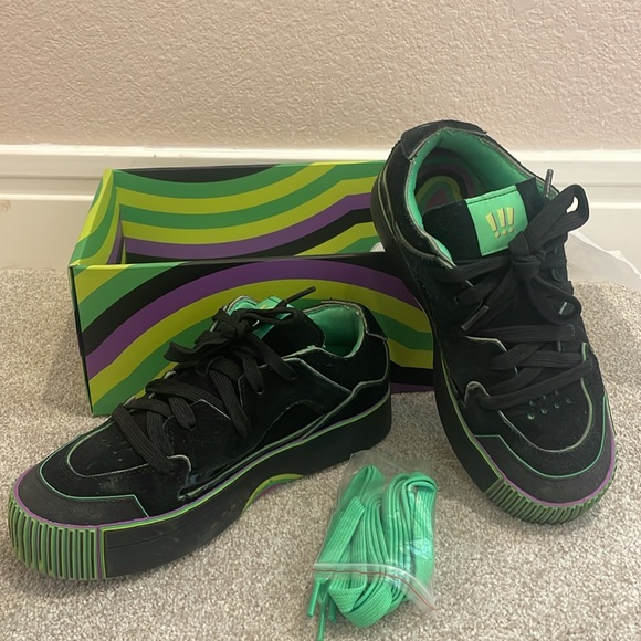 MSCHF Gobstomper Sour edition, size 8 (men) shoes, poster, box, extra laces. - Picture 3 of 5